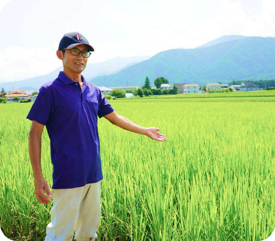 内田寿幸さんと田んぼ